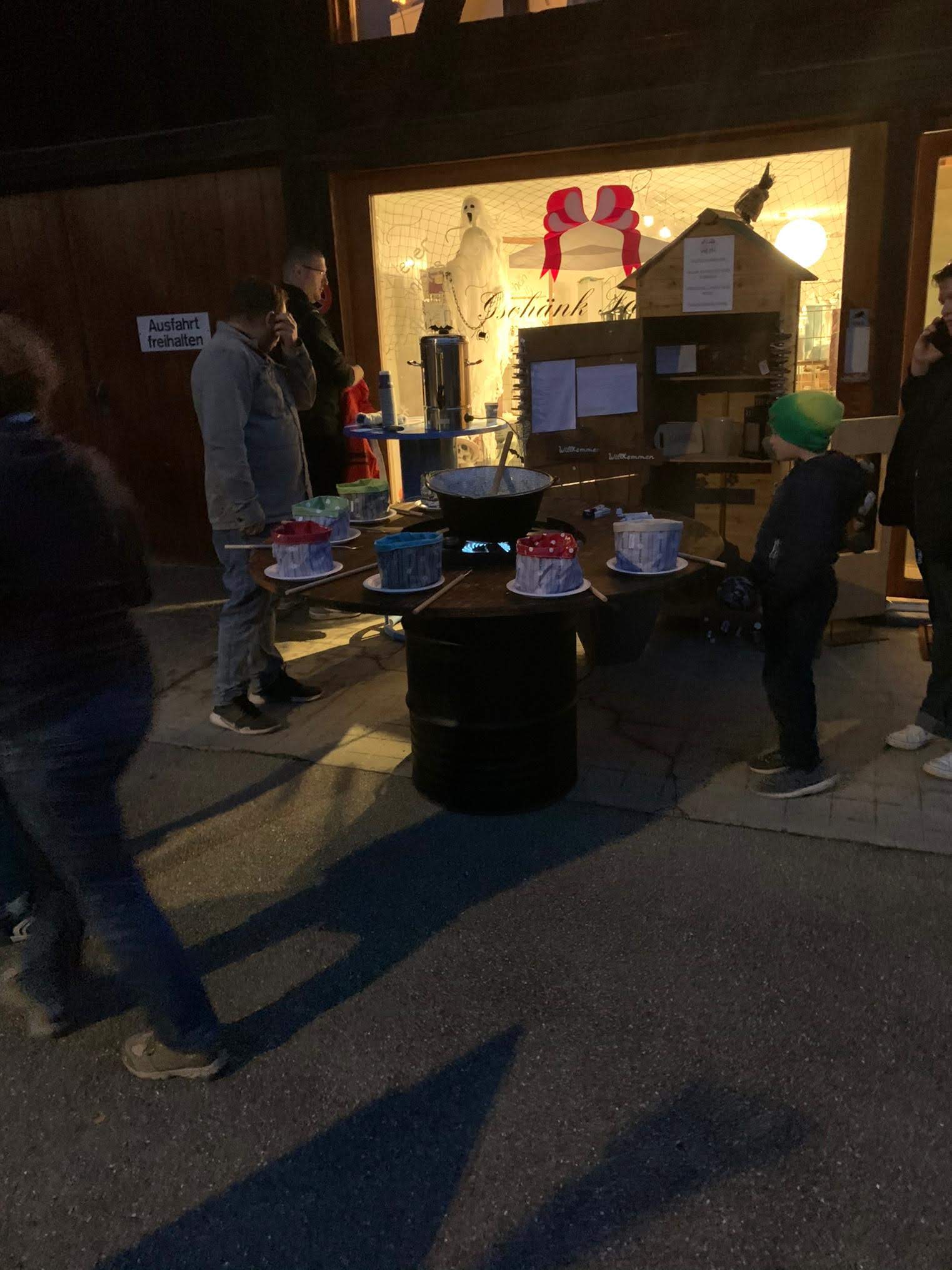 Fonduebar bei Nacht